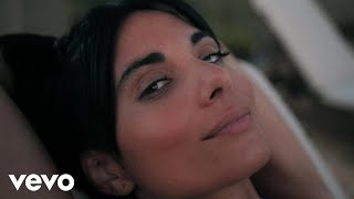 Foto (Versión En Español) Lyrics English Translation