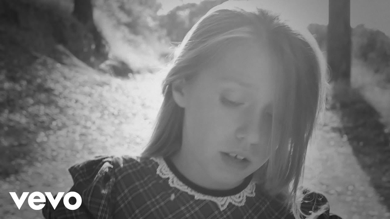 The Neighbourhood — Female Robbery