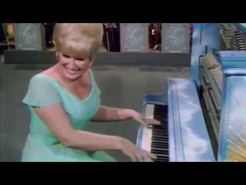 Jo Ann Castle Plays "You Are My Sunshine"