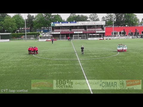Voor aanvang kampioenswedstrijd DOVO JO13-1 -AFC Quick 1890 JO13-1
