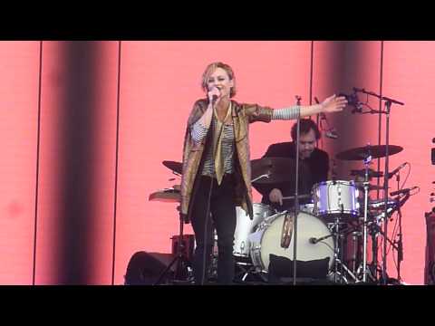 VANESSA PARADIS feat. Benjamin Biolay : La Seine, live@Solidays, Paris, 29 juin 2014