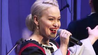 На солнечной поляночке