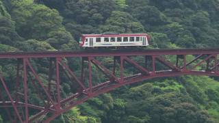 preview picture of video 'Train that passes the first Shirakawa bridge'