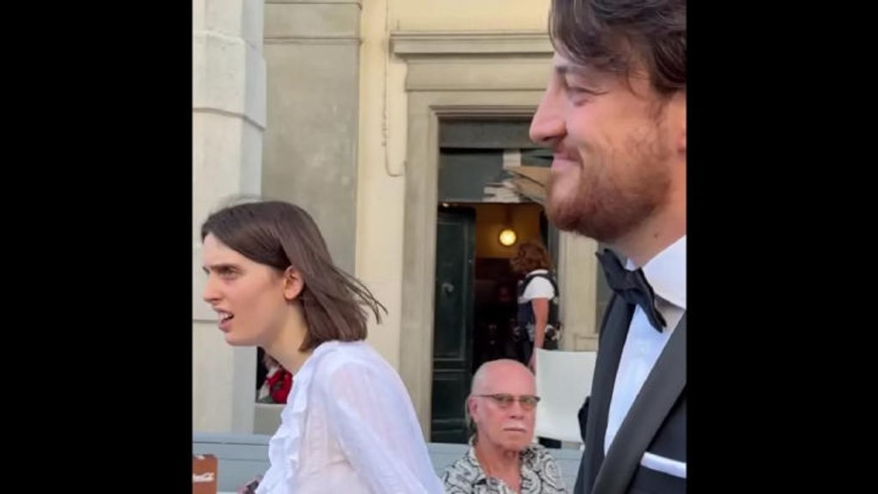 Venezia 83, Stefani (Pres. Veneto) sul Red Carpet con una ragazza autistica Emma Dal Ben