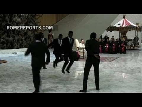 Amazing performance of The Black Blues Brothers before Pope Francis