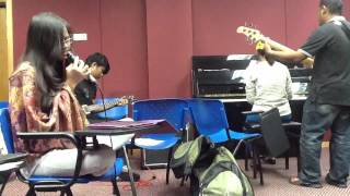 Download lagu Tak Mungkin Kerna Sayang by Alyah mp3