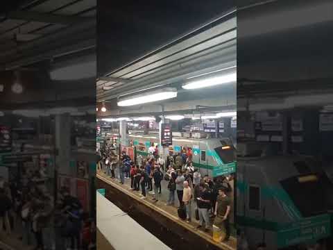HORARIO DE PICO NA ESTAÇÃO DE TREM DE OSASCO ZONA OESTE DE SÃO PAULO