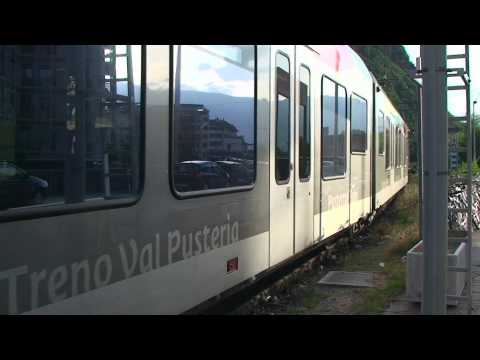 ETR 170 an Bozen mit Gruß/ETR 170 in arrivo a Bolzano