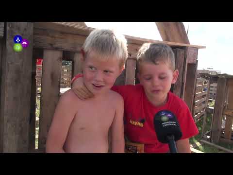 Spijkers met koppen slaan bij huttenbouwdorp Schagen