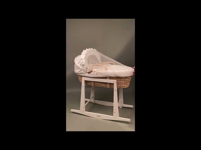 سرير سلة موسى شامل القاعدة أبيض