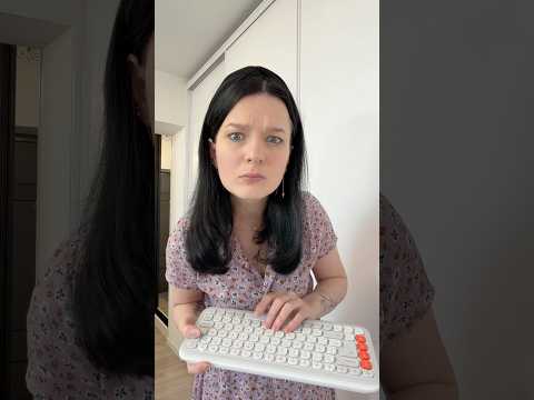 The weirdest keyboard I’ve ever seen 😳 #keyboard #strangethings #splitkeyboard #weirdtech