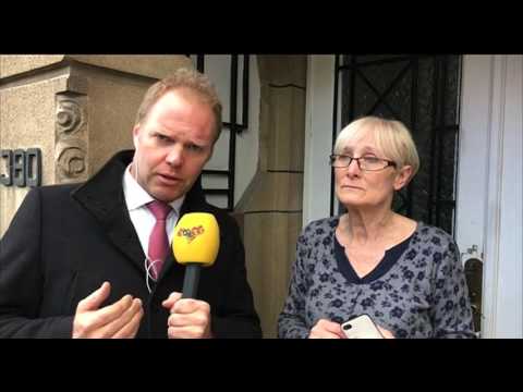 Vittnet: "Polisen sköt en man och släpade bort honom"