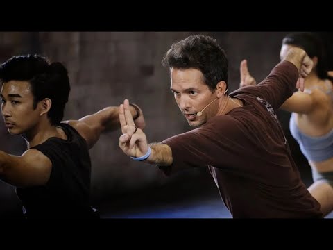 30 Minute Power Yoga Flow: Boost Your Energy & Strength with Power Chi Flow