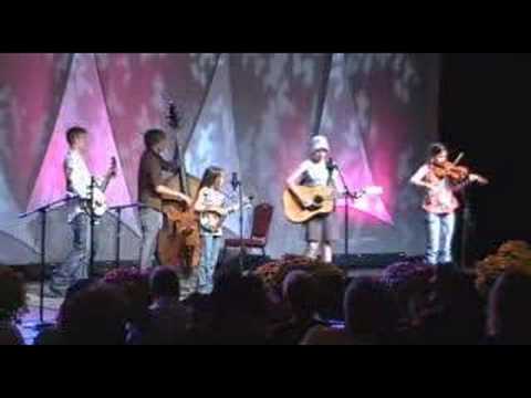 Aissa Lee at IBMA Kids on Bluegrass sings "Master's Garden"