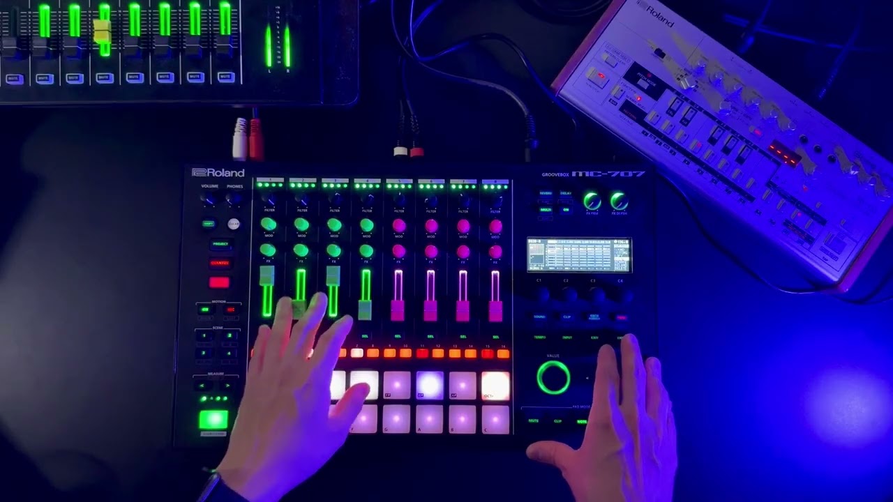 Roland MC-707 TB-03 Machine Live
