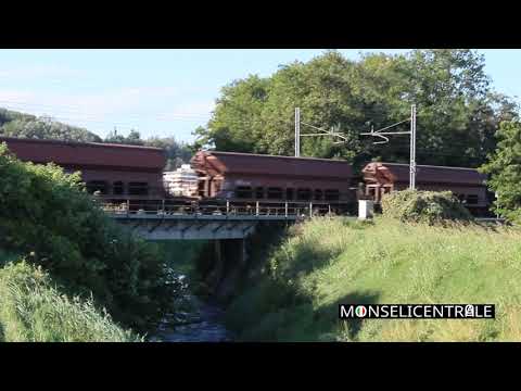 E652 treno merci in transito con tramogge