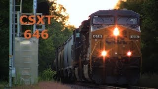 preview picture of video 'CSXT 646 East by Pingree Grove, Illinois Near Sunset on 8-22-2013'