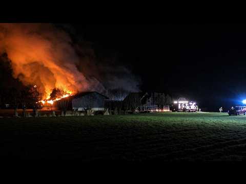 Zeer grote brand aan de Weldammerlaan in Hoevelaken | Veel hulpdiensten met spoed onderweg