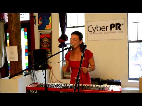Jessi Teich: Live at Ariel Publicity's Music Showcase (covering Cry Me A River)