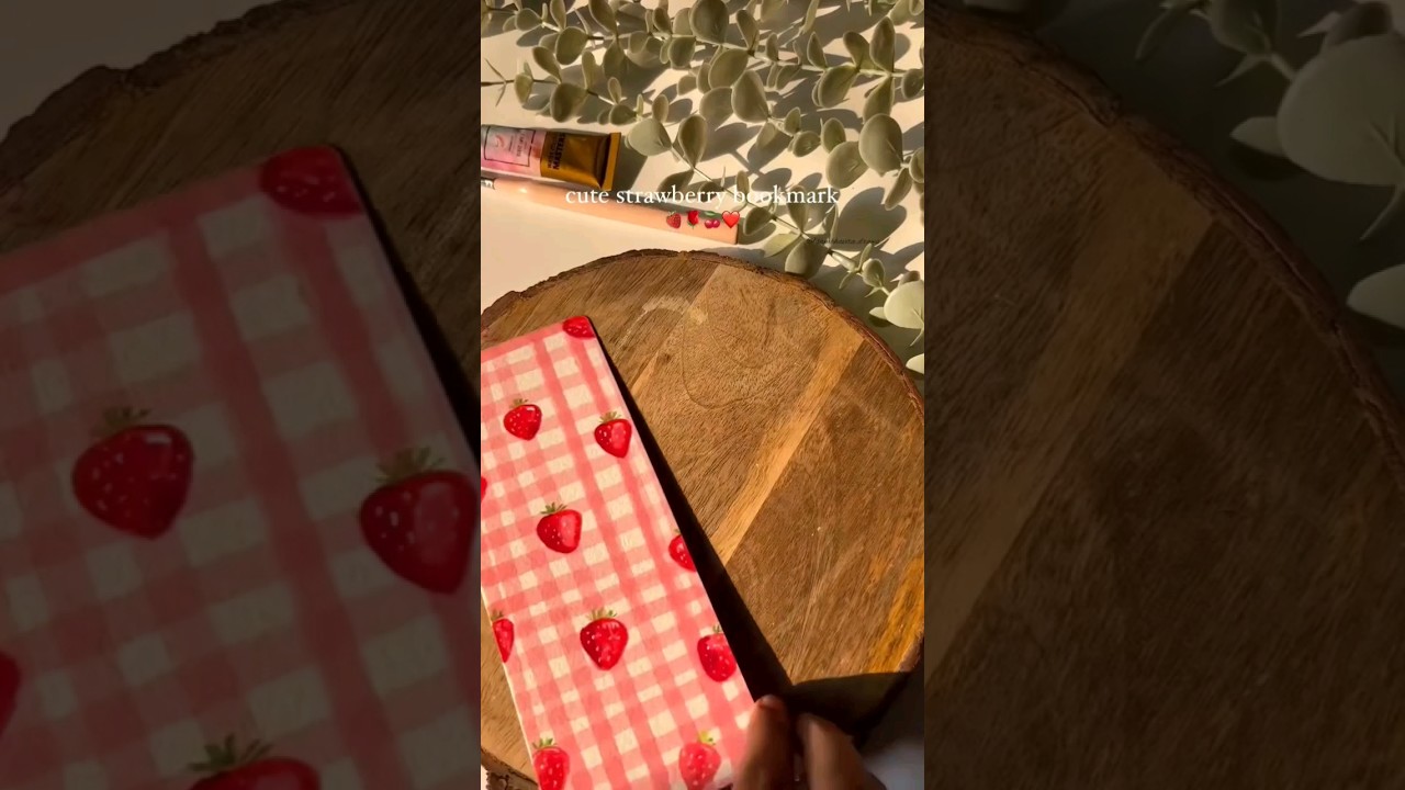 CUTE strawberry 🍓 bookmarks #craft #diy #diyideas #craftideas #cute #bookmark #art #handmade
