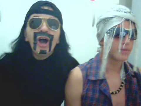 Latino e Perla -  Selinho na Boca