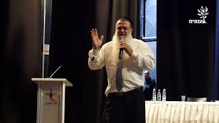 הרב יגאל כהן | ראש השנה 2025💥להיות בשמחה! (ארגון ענפים) - התמונה מוצגת ישירות מתוך אתר האינטרנט יוטיוב. זכויות היוצרים בתמונה שייכות ליוצרה. קישור קרדיט למקור התוכן נמצא בתוך דף הסרטון