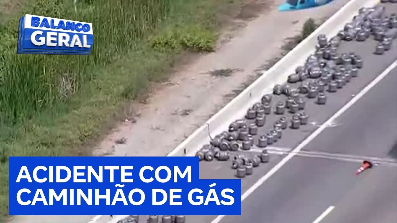 SP: carreta com botijões de gás tomba e espalha carga pelo Rodoanel Mário Covas, em Osasco