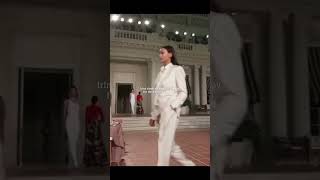 Download lagu Irina shayk 🔥 #fashiontrends #trendingshorts #model #runway #viralshorts mp3