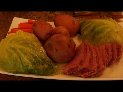Corned Beef And Cabbage With Potatoes and Carrots