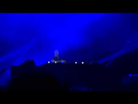 Tiestö playing "Nick Mentes & Mark Bale - Horngry" @ Staples Center Los Angeles