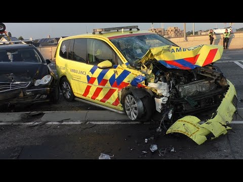 Zwaar ongeval met Ambulance voertuig op de Waalbrug in Nijmegen