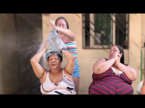 Mainha perdeu o desafio da bexiga