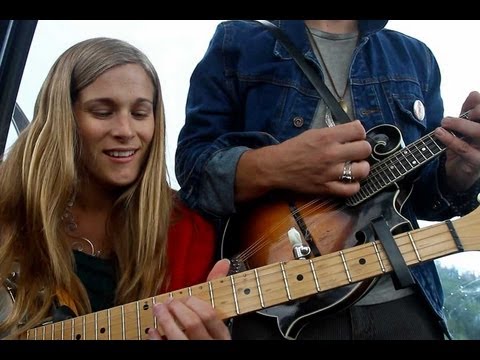 Shook Twins "Window" // Gondola Sessions