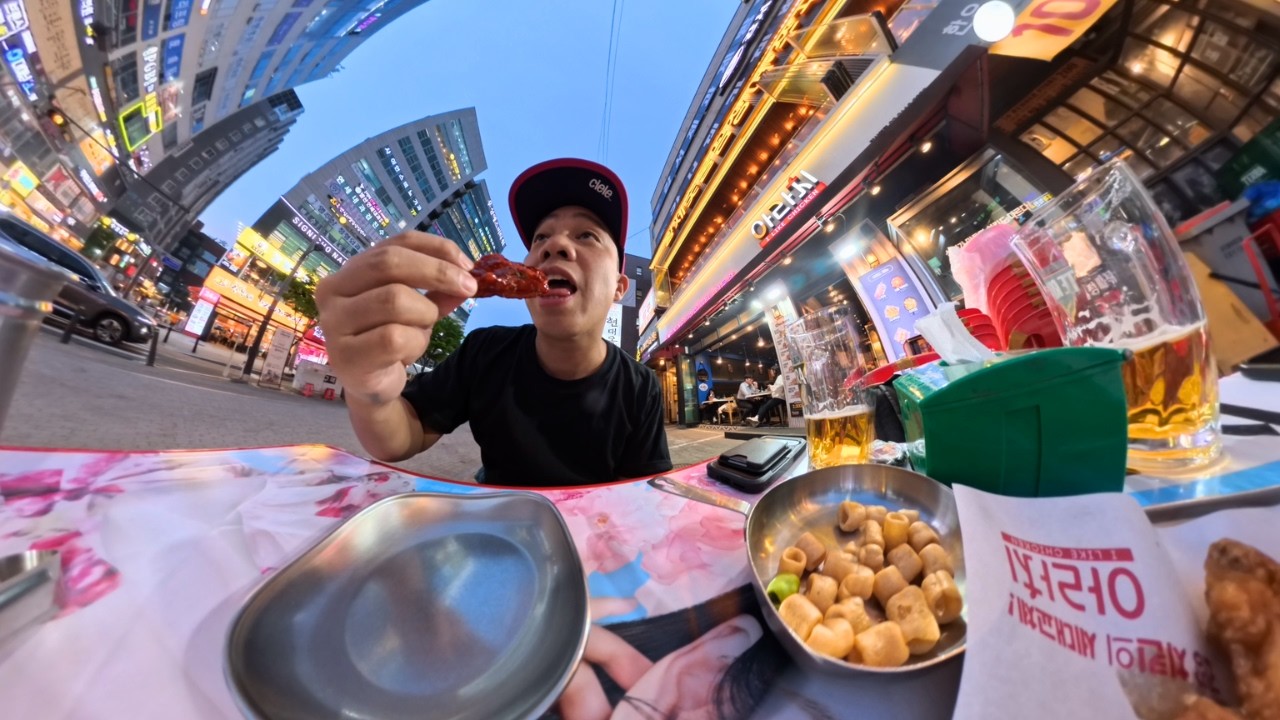 Seoul Street Life in 360 | Street Eats to Palace Walks