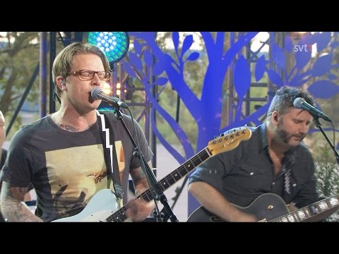 Stiftelsen - Hon Finns Överallt (Live "Moraeus Med Mera")