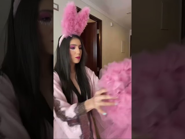 Vídeo relacionado con FuYelng 5 Piezas Blanco Conjunto de Disfraz de Conejo para Mujer