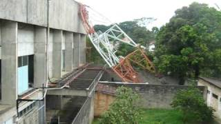 preview picture of video 'Torre de celular que caiu em Cachoeira Paulista'