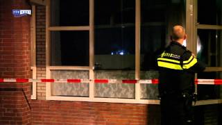 preview picture of video 'Politie doet onderzoek in Steenstraat Zwolle, woning afgezet met lint'