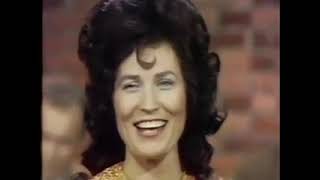 Loretta Lynn   Get What 'cha Got And Go