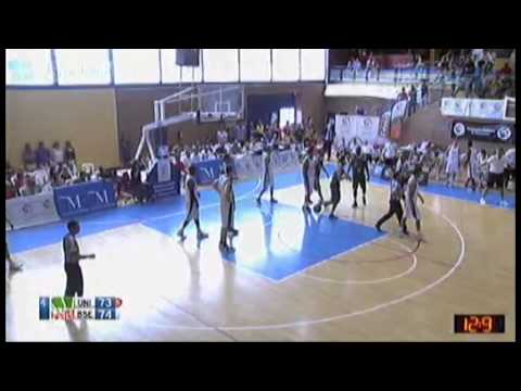 Unicaja - Baloncesto Sevilla: falta señalada Berni saque fondo últimos segundos