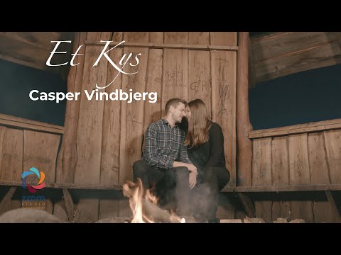 Casper Vindbjerg - Et Kys Official Music Video