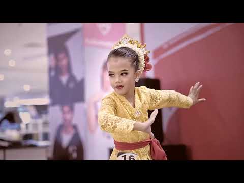 Tari Keser Bojong / Daun Pulus dengan aturan kostum pakeman (Alesha Sofia 6thn)