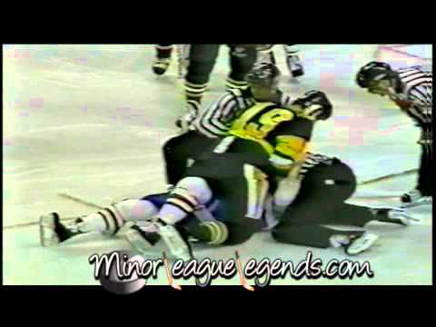 Feb 7, 1989 Pat Mayer vs Ronnie Stern Muskegon Lumberjacks vs Milwaukee Admirals IHL