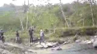 preview picture of video 'Cruzando el rio en la sierra de misantla'