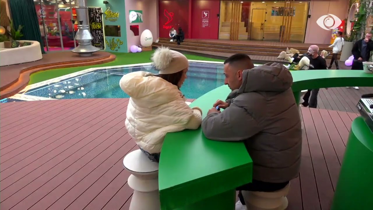 Surprizë nga ajri për Gjestin dhe Shkëlzenin, banorët përqafohen