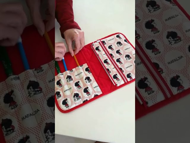 Vídeo relacionado con Mowtential Estuche Escolar Gamer con 41 Piezas, Cartuchera Escolar con Material Escolar, Triple Cremallera, Estuche Grande para Colegio, Regalo Vuelta al Cole,Diseño Mando Videojuego Negro Verde