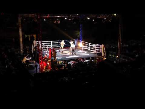 Combate en Vall Hebron (18/6/16) Fran Navarro "el terrible"(ESP) y Michael Mora(GUA) - 2o asalto