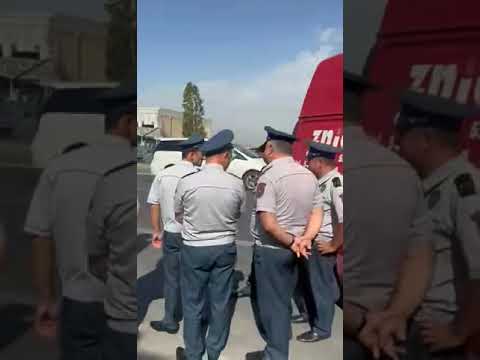 «Զովքի» աշխատողների ձեռքերը ոլորած, բերման են ենթարկում