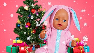 Weihnachtsbaum für Baby Born Puppe. Clownsvideo für Kinder