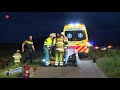 Brandweer helpt vrouw uit auto na ongeluk